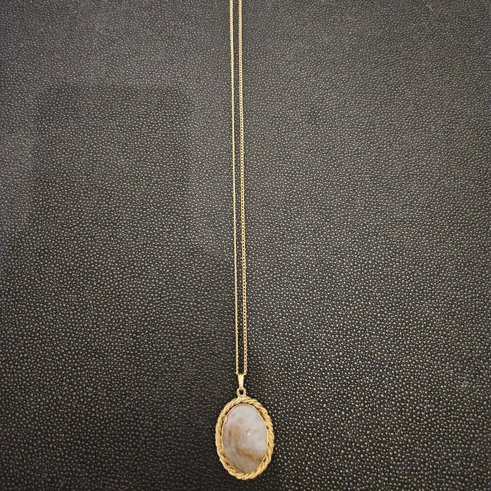 NEW CUSTOM WHITE AGATE 24" L NECKLACE 4-PRONG SET IN TWISTED GOLD ROPE SETTING